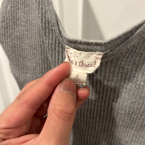 Hem & Thread Gray Ribbed Knit V-Neck Tank Top – Size L - Picture 3 of 4